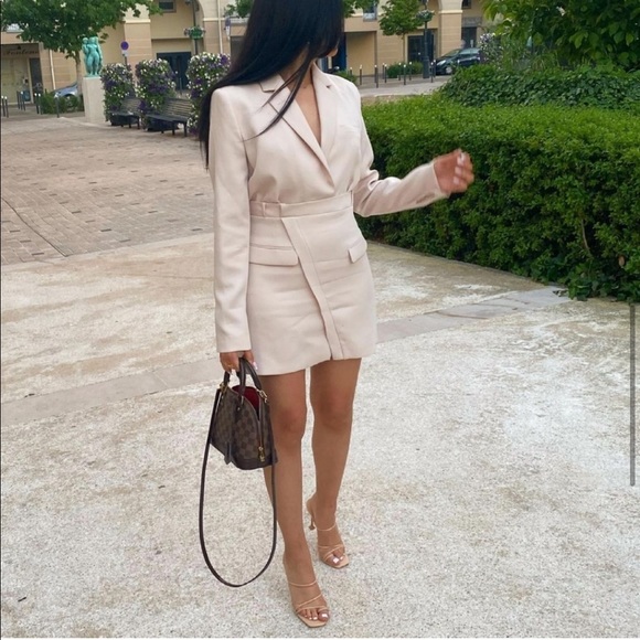 Luxurious Cream blazer dress - Picture 3 of 10